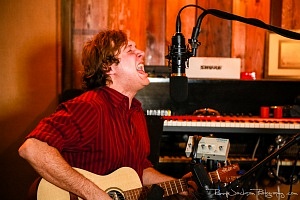 EXCLUSIVE SESSIONS: Andrew Tinker at Big Acre // Photo by Ronnie Jackson