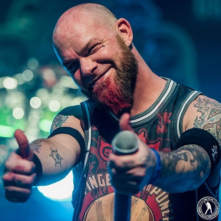 Five finger death punch фото